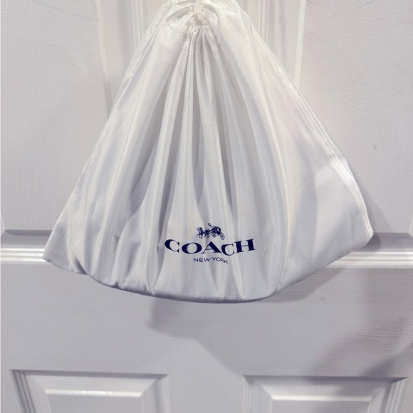 Coach Madison 18 Quilted Denim Crossbody Bag with Gold Chain. New in bag unused - Picture 5 of 6